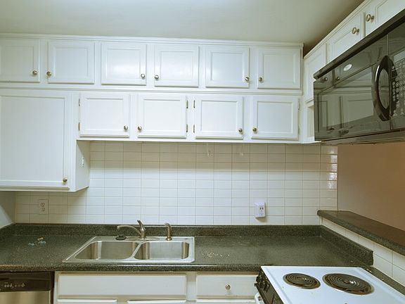 5th image of 18333 Roehampton Dr APT 322