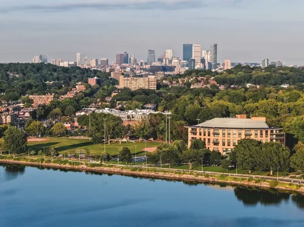 2400 Beacon St Unit 404, Chestnut Hill, MA 02467