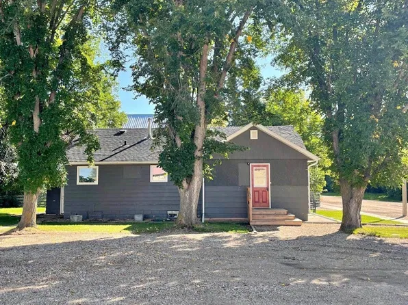 205 Railway Avenue, Hyas, SK S0A 1K0