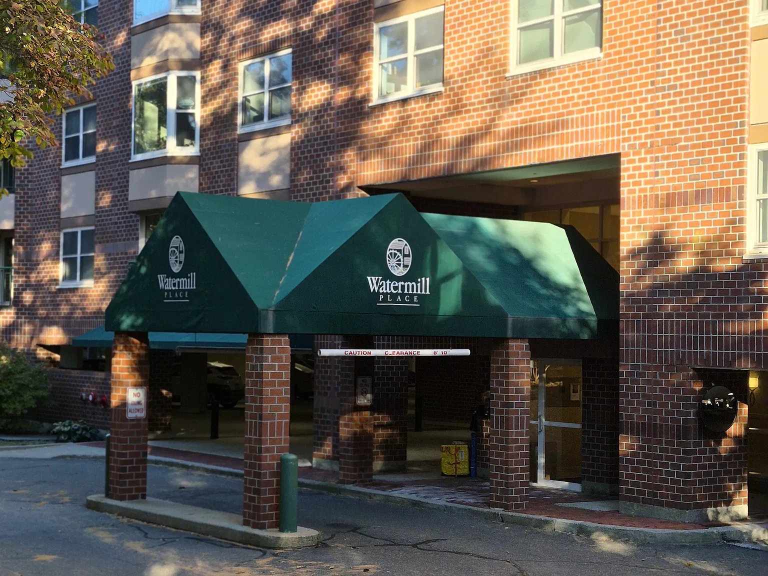 1 bed, 1.5 bath, 709 sqft, $2,300 — Photo 2