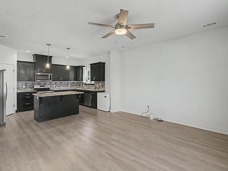 965 Meloney Dr — Photo 2