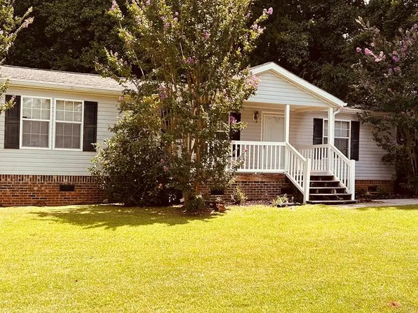 137 Spring Lake Dr, Greenwood, SC 29649