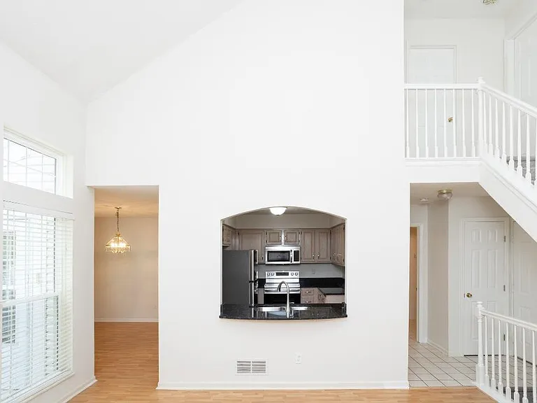 5390 Crossing Ln #5390 — Photo 5
