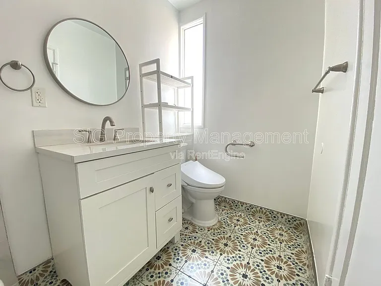 1250 E Villa St — Photo 12