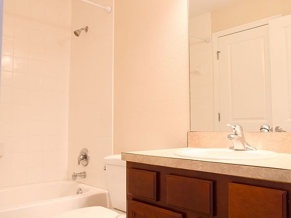 4th image of 2902 N Orange Ave #216