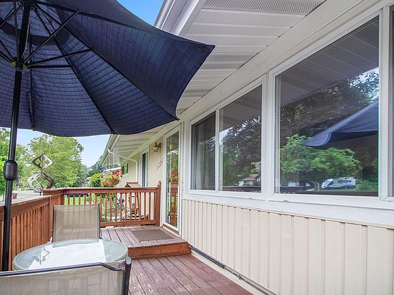 3rd image of 2324 N Circle Dr