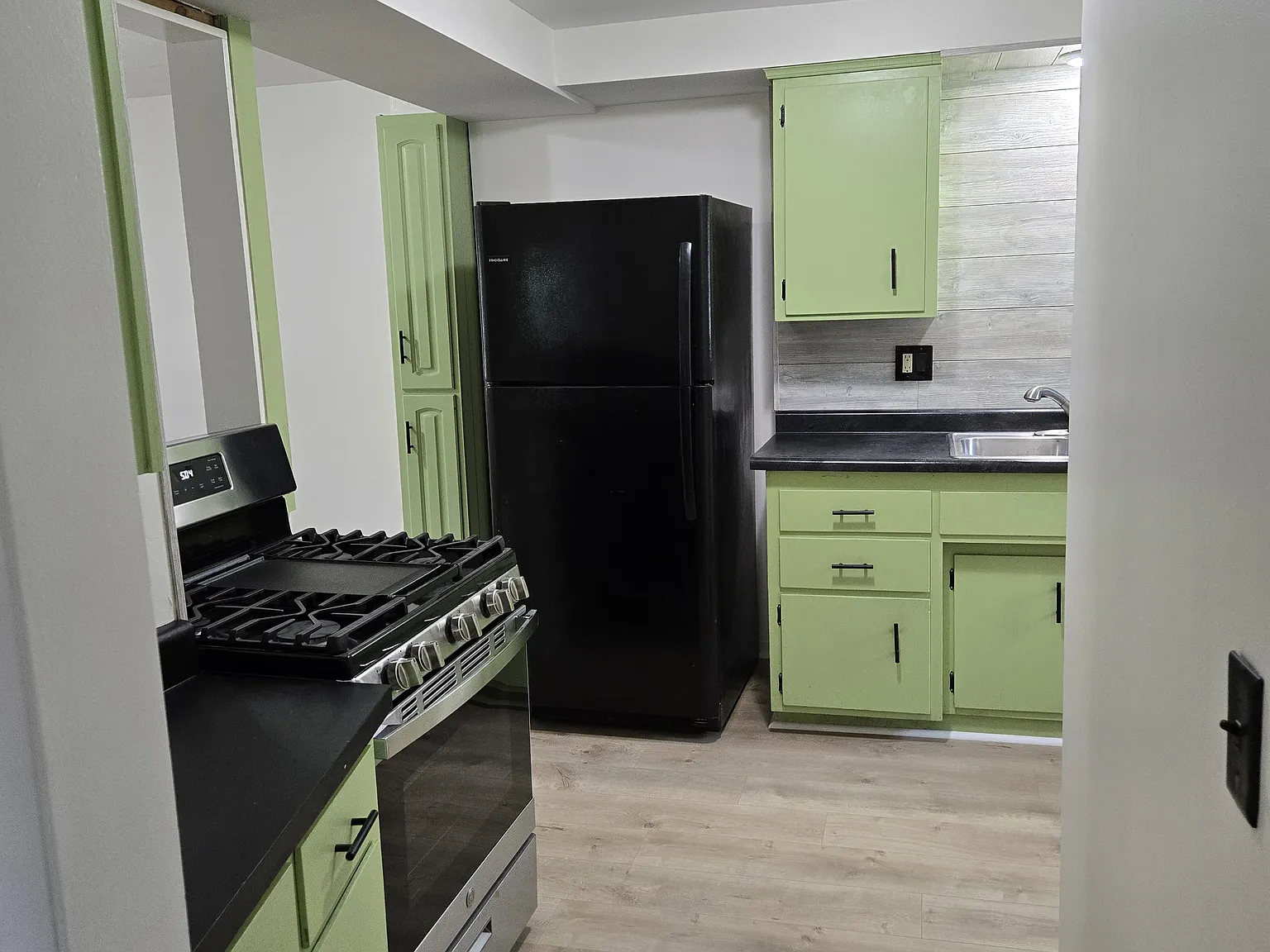 1 bed, 900 sqft, $1,400 — Photo 4