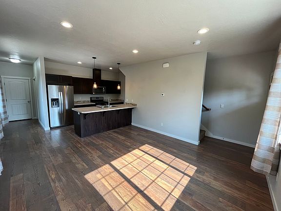 3rd image of 63159 NE De Haviland St
