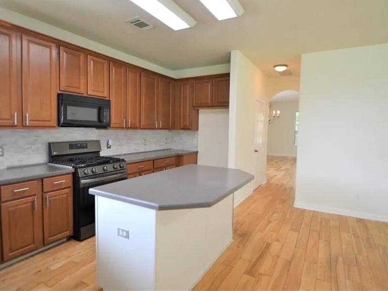 2110 Banfield Ct — Photo 17