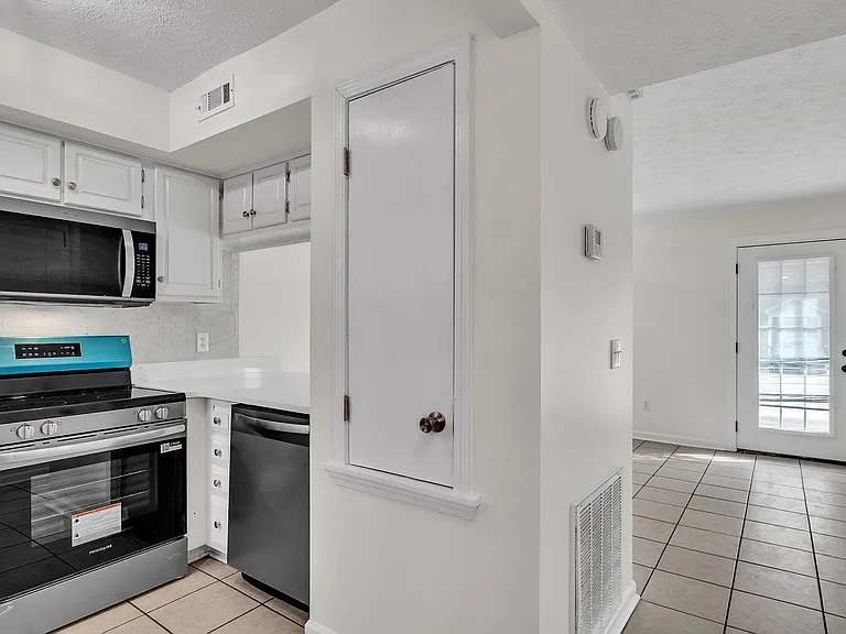 1056 N Montgomery St #B-2 — Photo 5