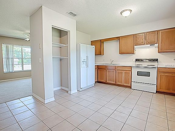 5th image of 909 Jacaranda Dr