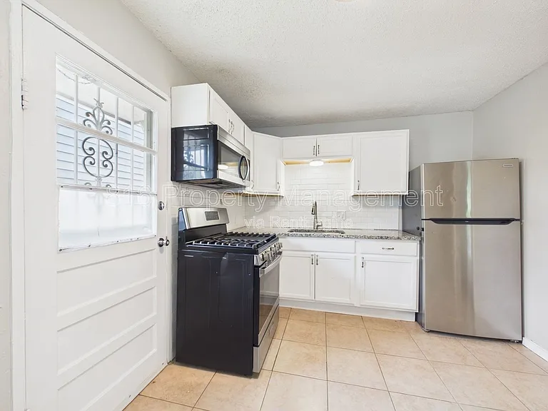 3437 Jackson Ave — Photo 6