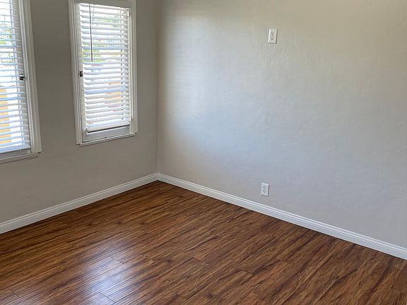 4th image of 3920 S Normandie Ave #1/4