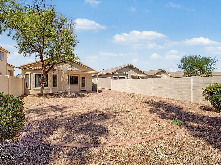635 W Colt Rd — Photo 20