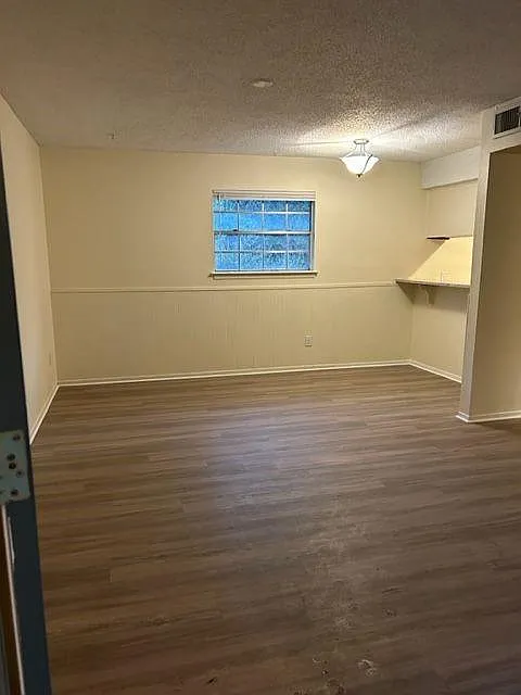 Building Photo - 312 E 43rd St #201