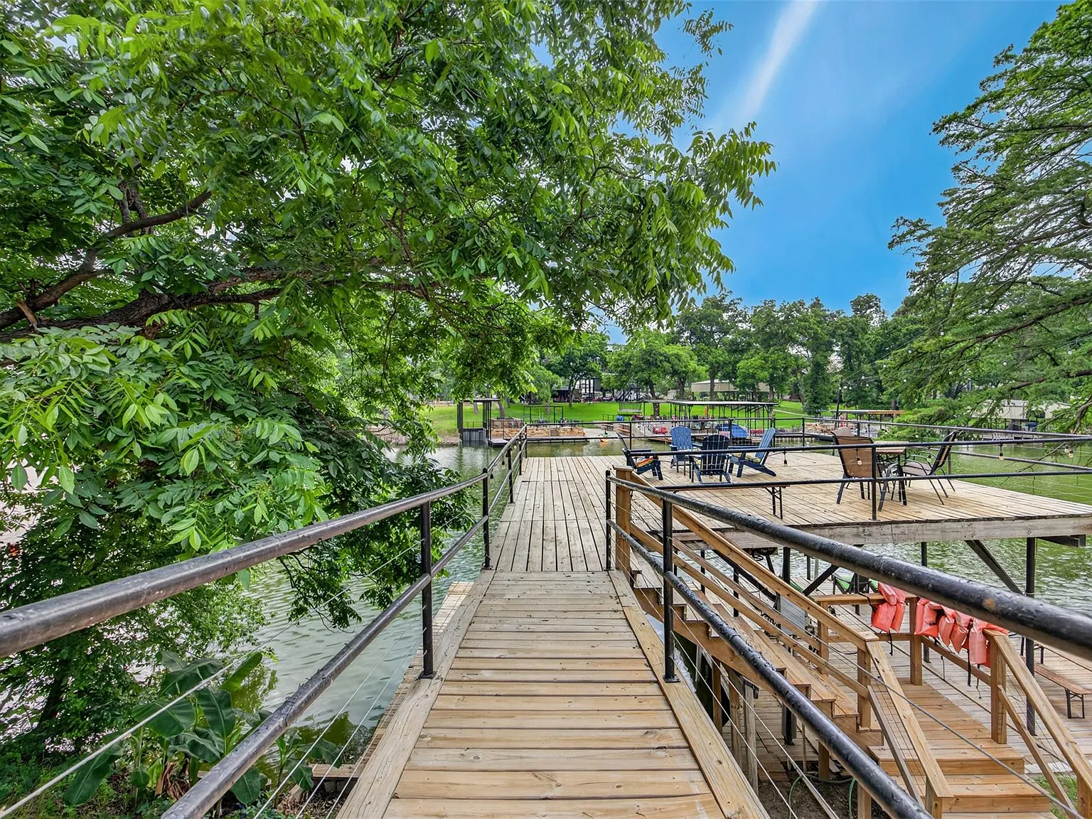 3 bed, 2.0 bath, 2000 sqft, $3,500 — Photo 4