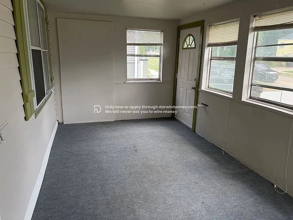 2 bed, 1.0 bath, 946 sqft, $1,425 — Photo 2