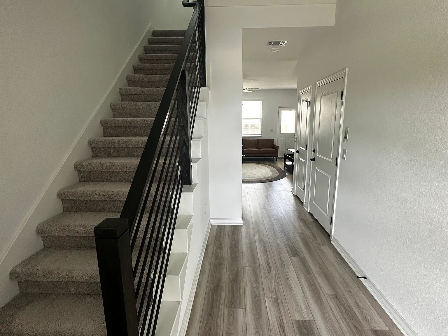 3 bed, 2.5 bath, 1937 sqft, $2,100 — Photo 3