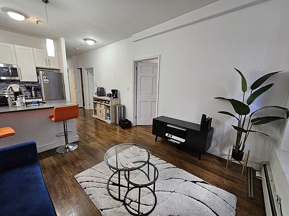 4th image of 311 W 113th St #1R