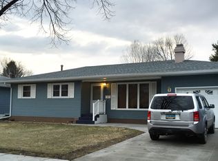 818 S 23rd St, Grand Forks, ND 58201
