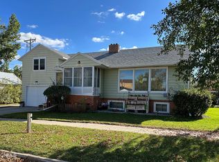 215 5th St SW, Jamestown, ND 58401