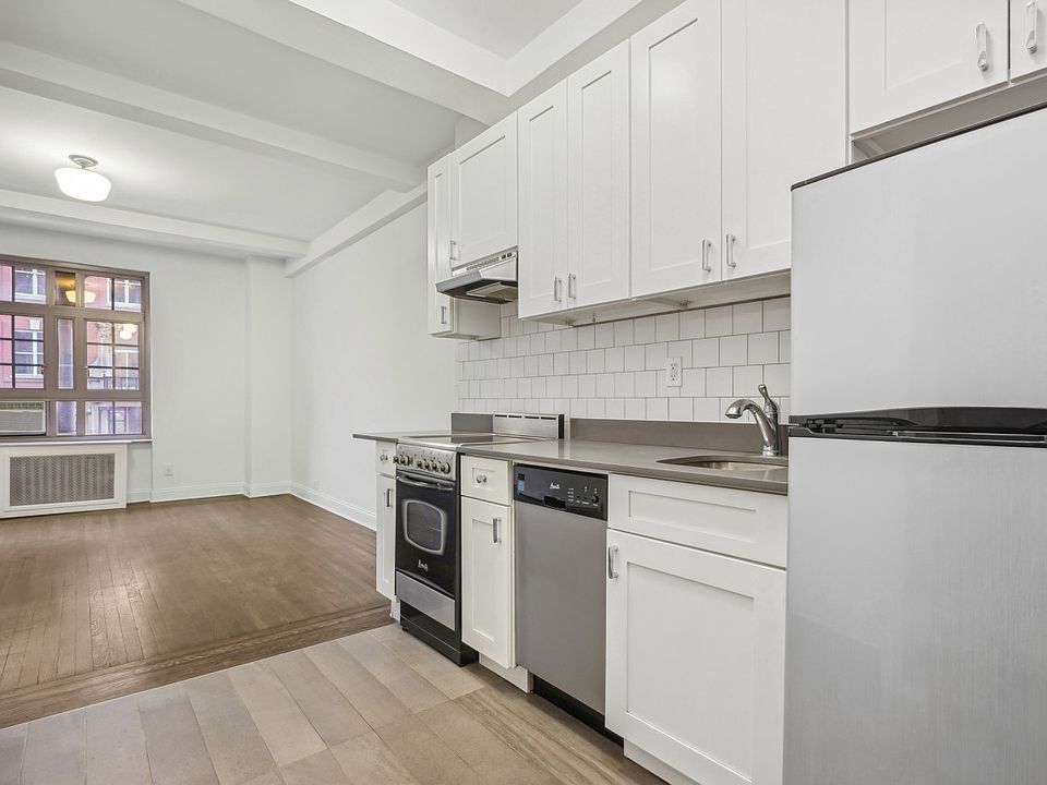 1st image of 208 W 23rd St APT 404