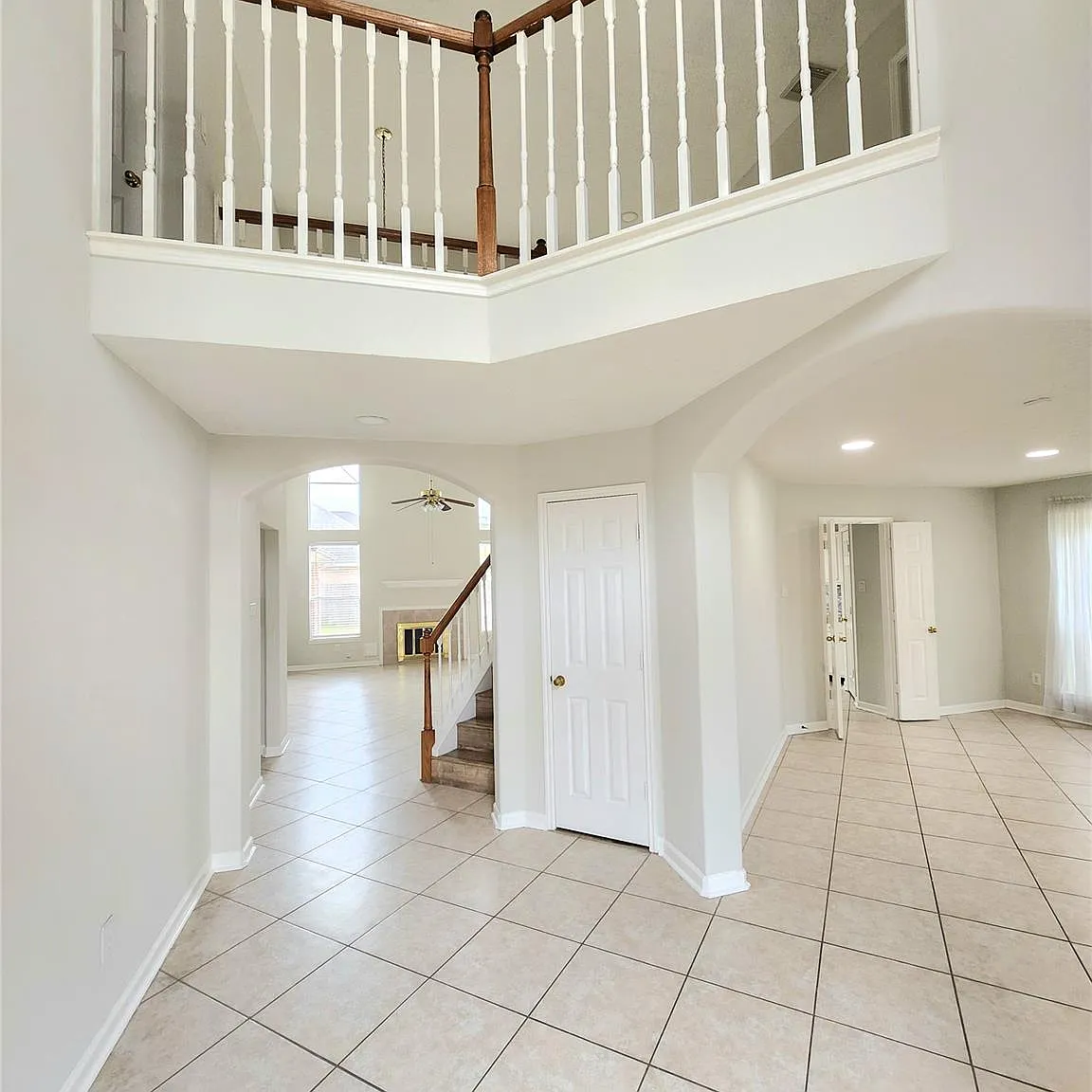5 bed, 2.5 bath, 2798 sqft, $2,700 — Photo 2
