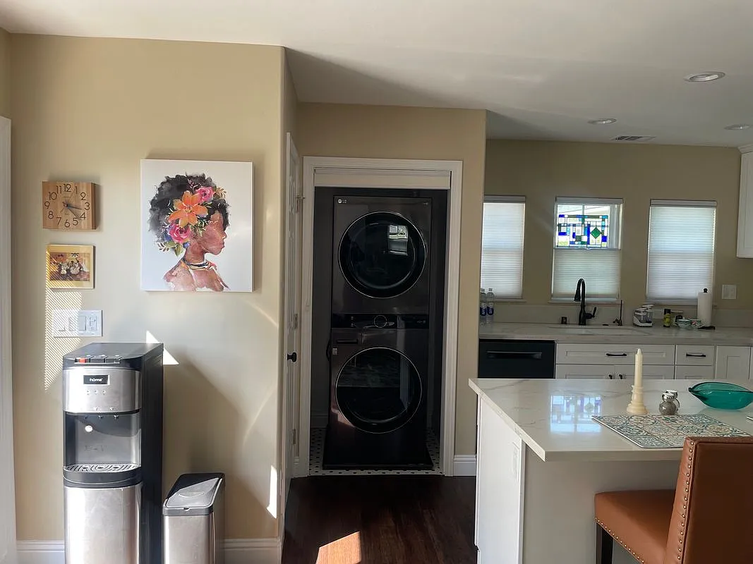 1 bed, 1.5 bath, 700 sqft, $2,250 — Photo 3