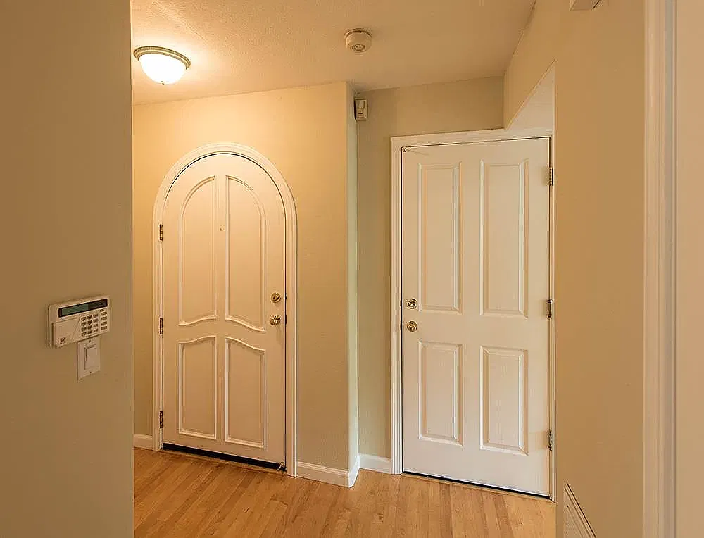 4 bed, 2148 sqft, $7,900 — Photo 2