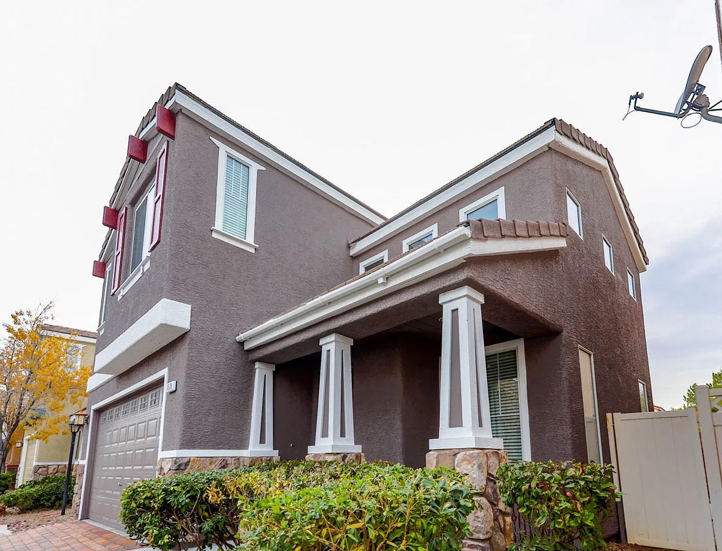 Great 3 Bed Southwest Home In Gated Community — Photo 3