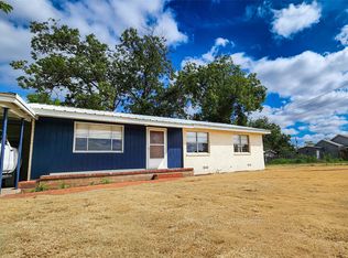 304 E Pierce St, Winters, TX 79567