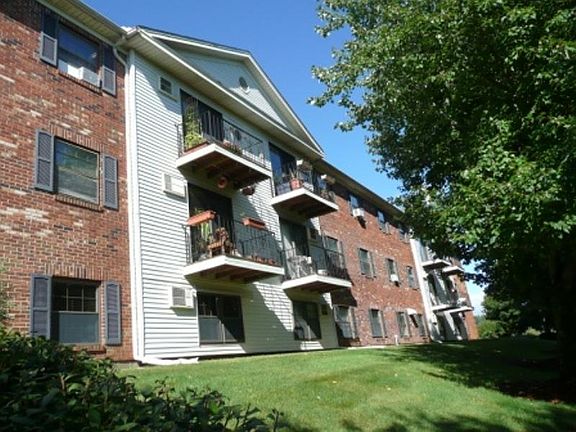 3rd image of 2 Bristol Ct #372.1