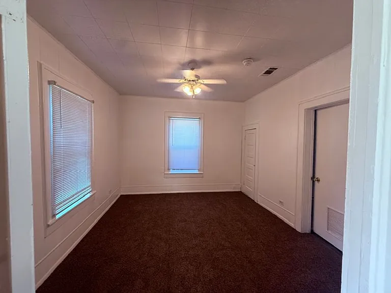 2401 McKenzie Ave — Photo 10