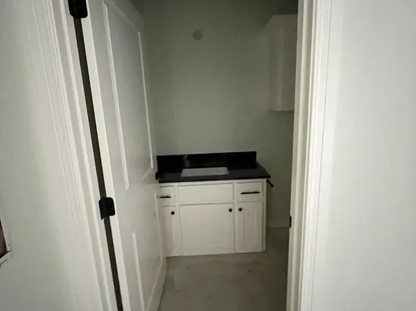 201 S Davis Ave #C, Claremore, OK 74017