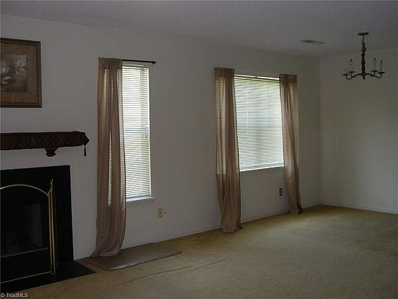 5th image of 735 Shelby Dr APT D