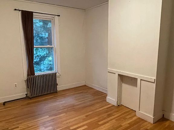 2nd image of 688 Parker St #2