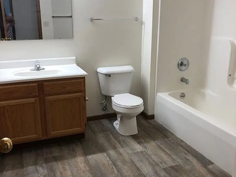 Hollow Creek IV Apartments — Photo 10