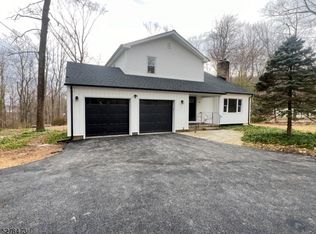 33 Northwood Rd, Lake Hopatcong, NJ 07849
