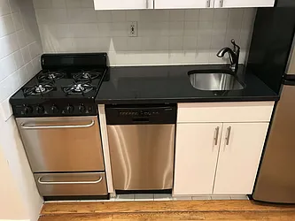 Rented by Metropolis Real Estate of Manhattan