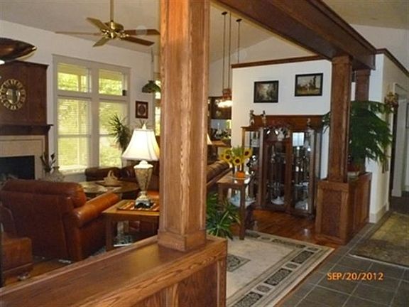 3rd image of 3620 Vista Dr