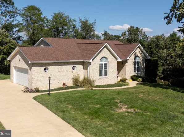 4 Constitution Ave, Luray, VA 22835