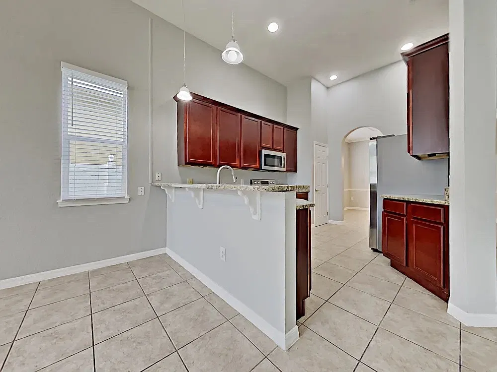 3 bed, 1590 sqft, $2,405 — Photo 3
