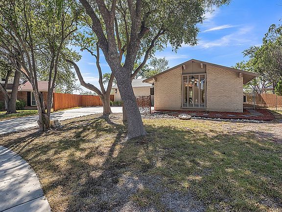 3rd image of 2239 Orange Blossom St