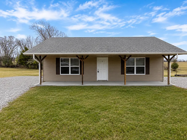 1546 Florence Dr — Photo 2