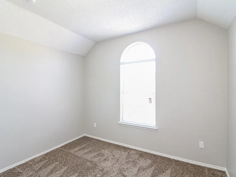 816 Parker Dr — Photo 10