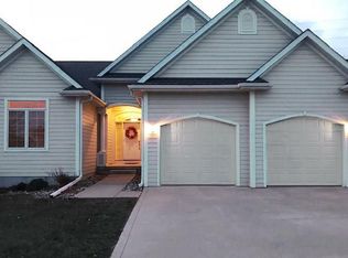 2705 Castles Gate Dr, Sioux City, IA 51106