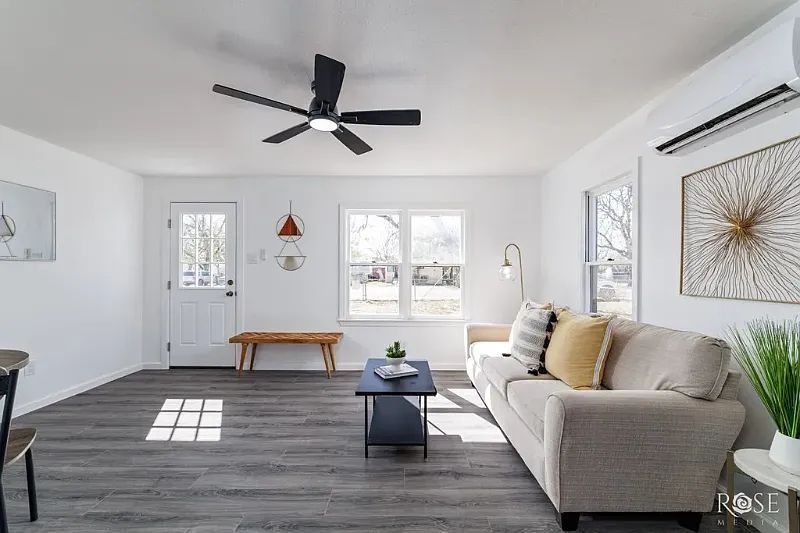 Great remodel with lots of space to roam! — Photo 3