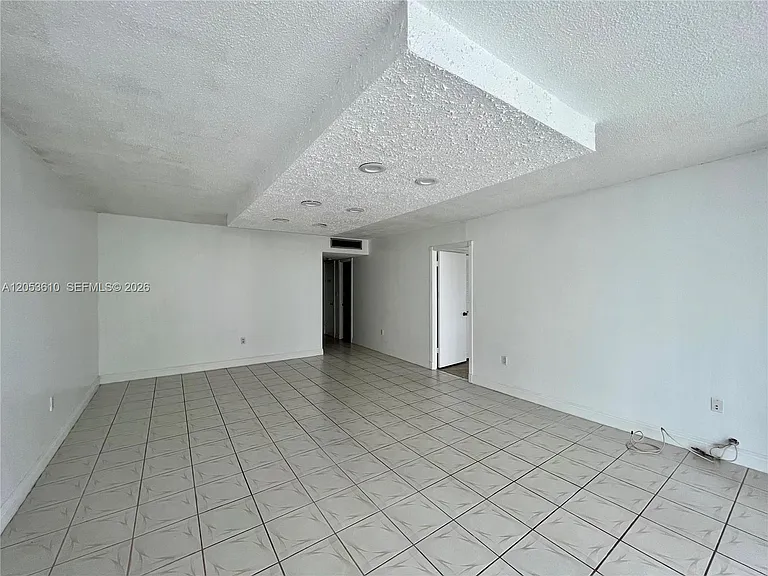 5838 Collins Ave #7E — Photo 12