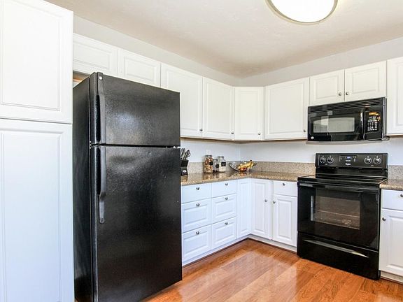 3rd image of 3014 Fleming Dr