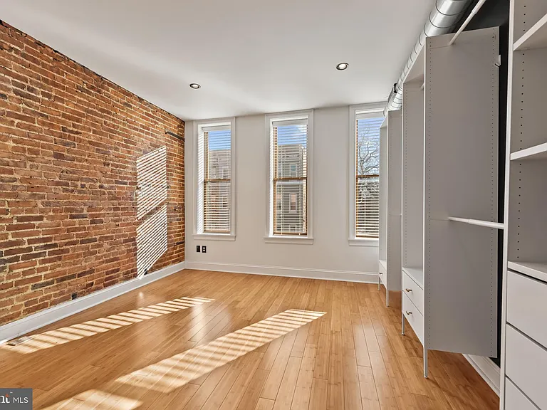 412 E Lanvale St — Photo 19